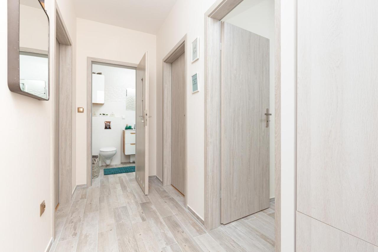 City Center Apartment Elektoralna By Noclegi Renters وارسو المظهر الخارجي الصورة