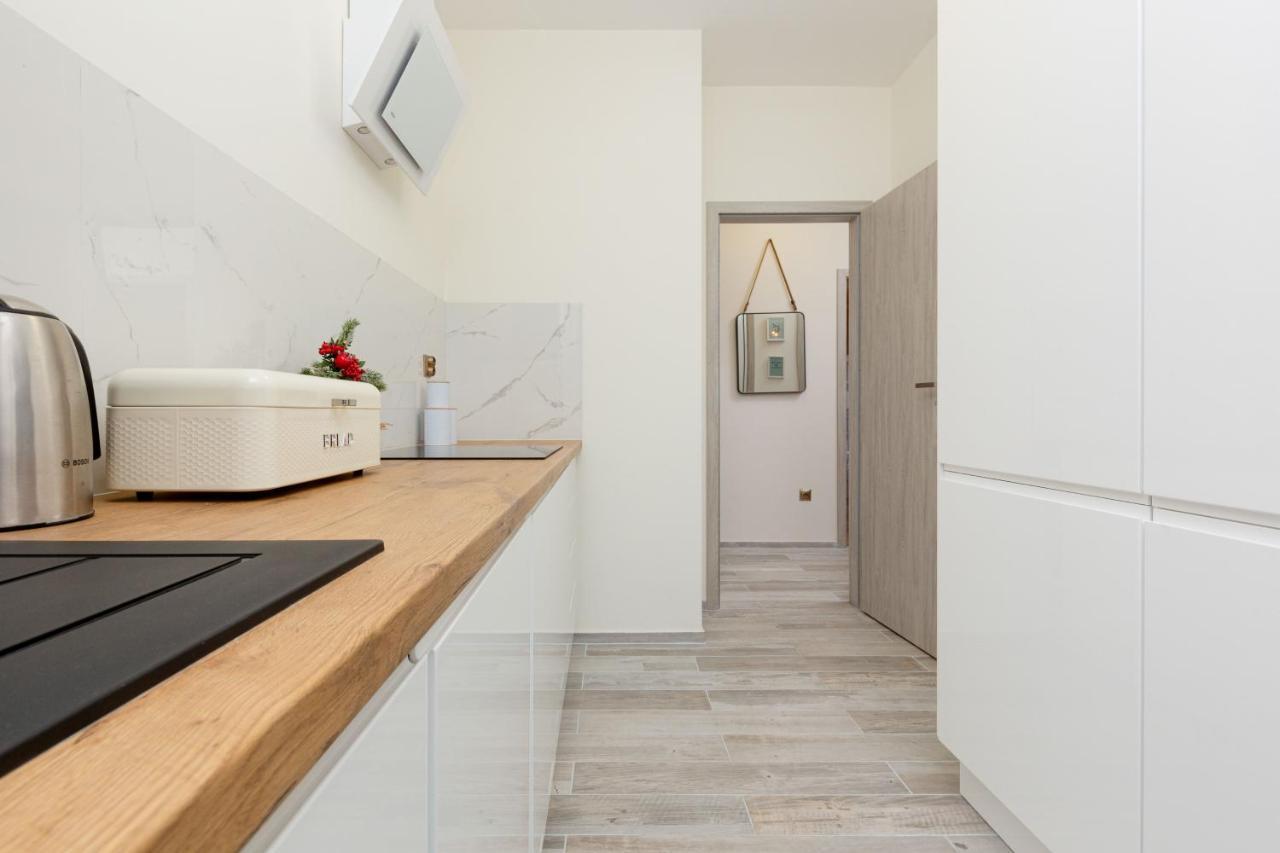 City Center Apartment Elektoralna By Noclegi Renters وارسو المظهر الخارجي الصورة