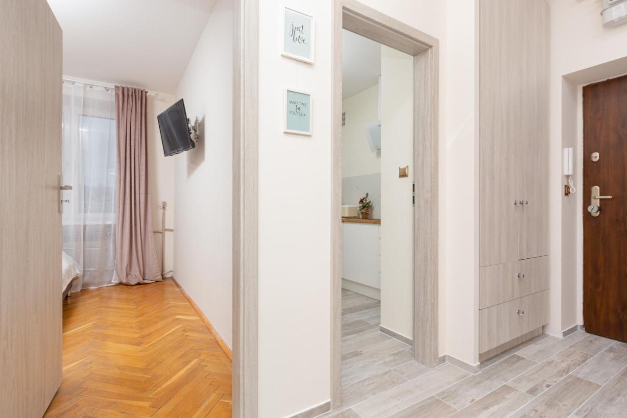 City Center Apartment Elektoralna By Noclegi Renters وارسو المظهر الخارجي الصورة