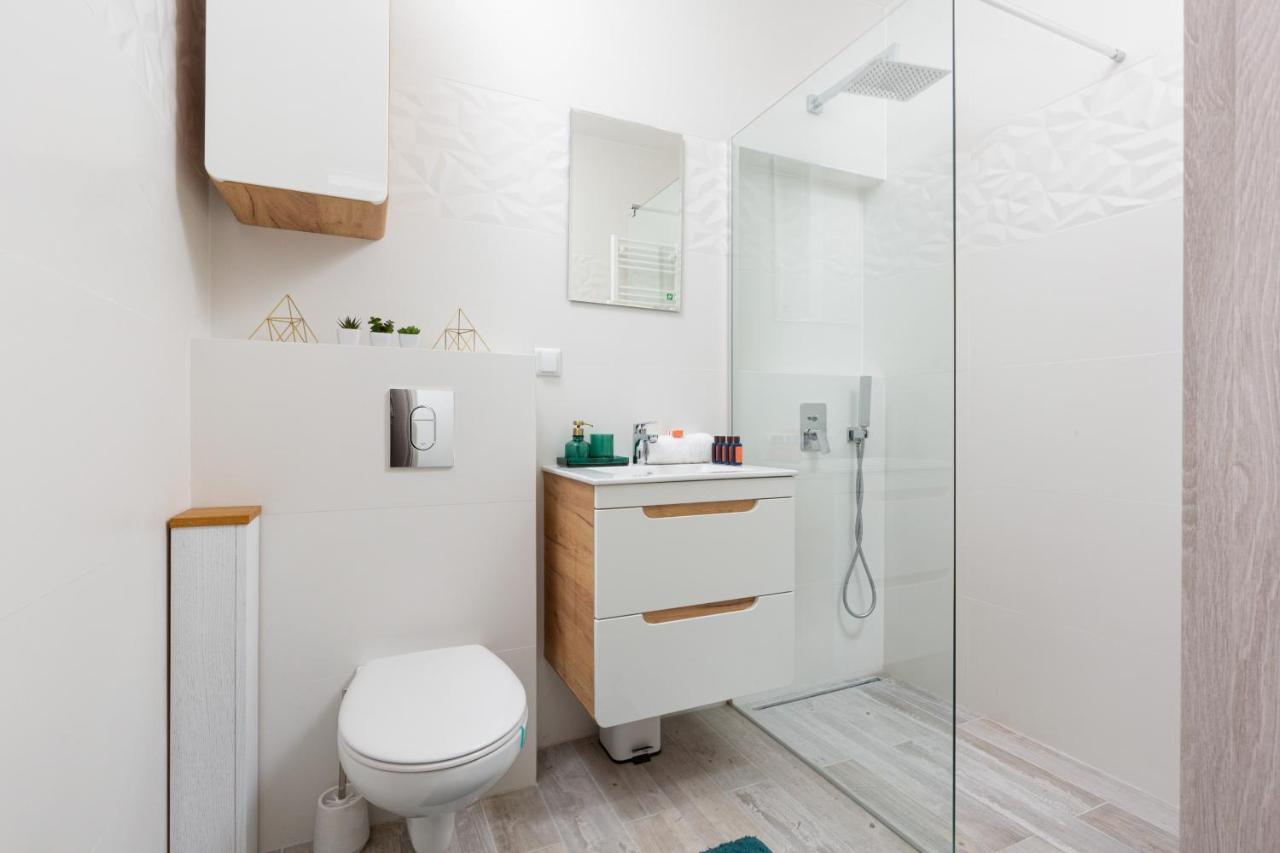 City Center Apartment Elektoralna By Noclegi Renters وارسو المظهر الخارجي الصورة